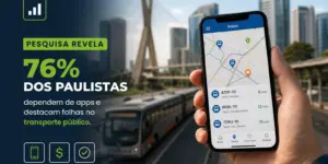 App de transporte em smartphone com rotas de ônibus em São Paulo
